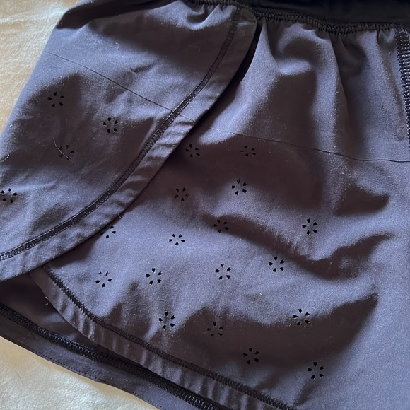 Vintage Lululemon Breeze By shorts - Picture 2 of 2